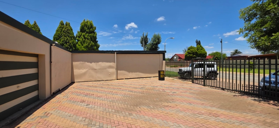 8 Bedroom Property for Sale in Meiringspark North West